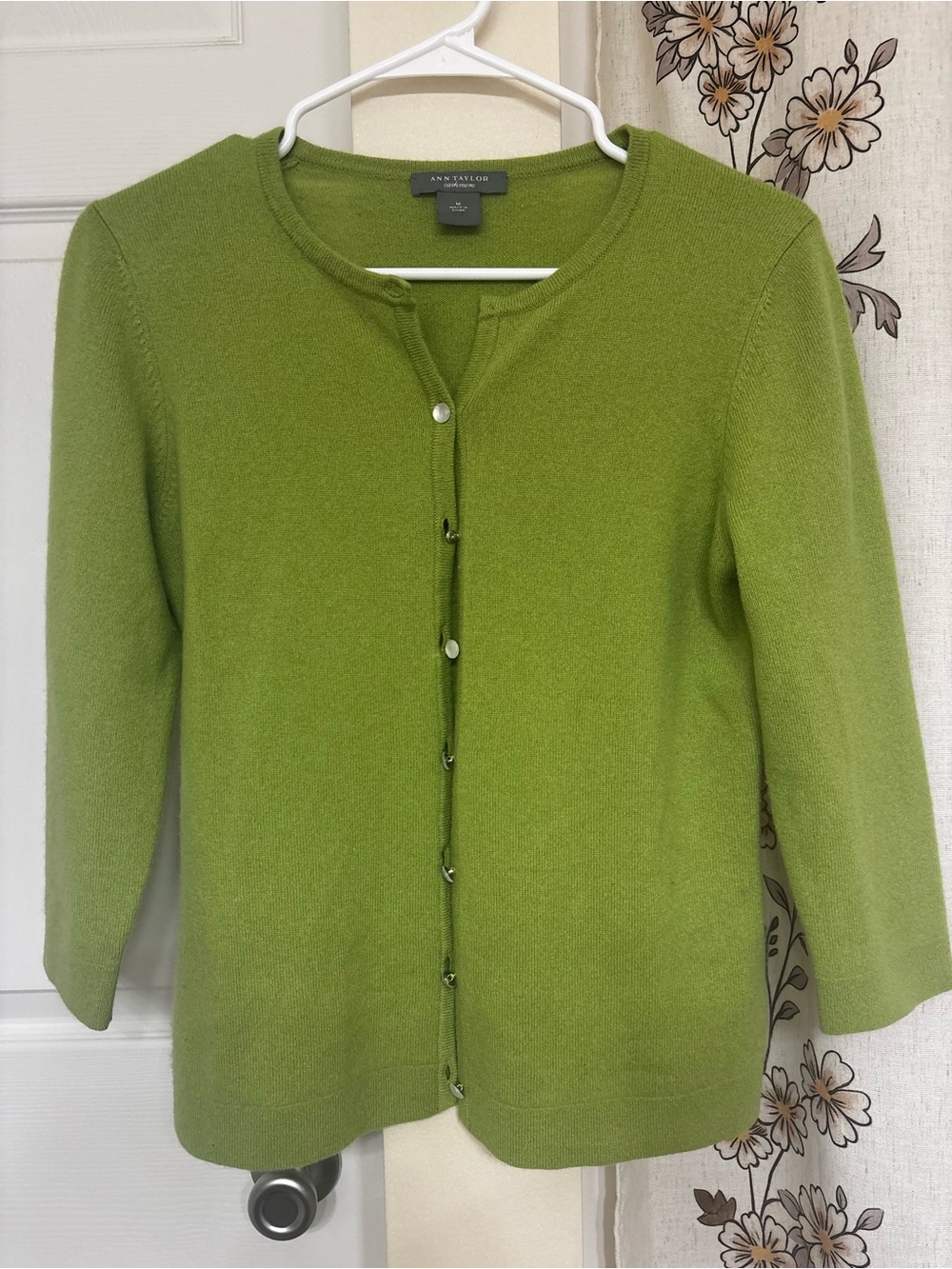 Ann Taylor 100% Cashmere Cardigan Women Medium Green Jeweled Button Sweater